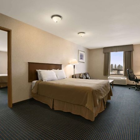 Days Inn By Wyndham Prince Albert Ngoại thất bức ảnh