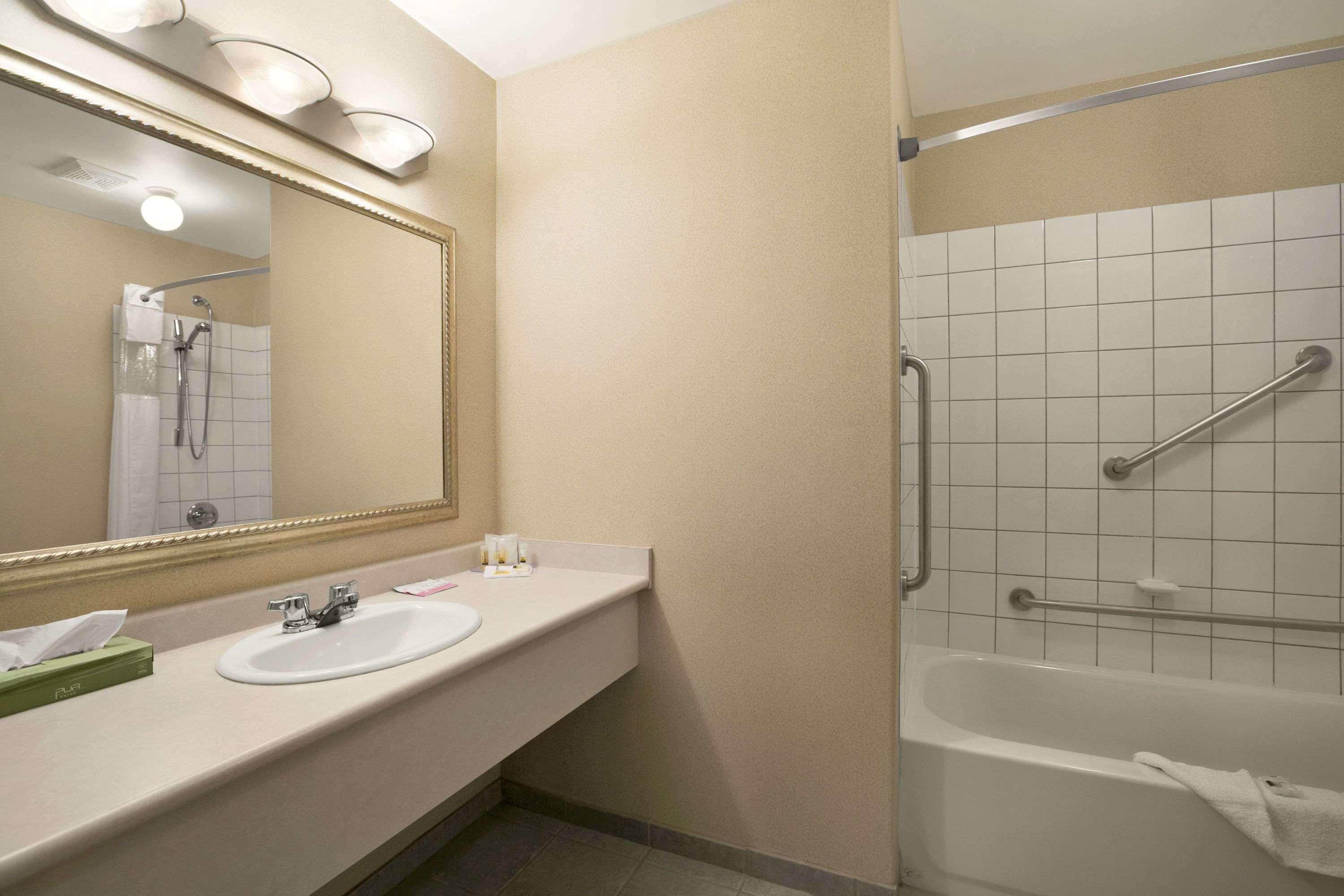Days Inn By Wyndham Prince Albert Ngoại thất bức ảnh