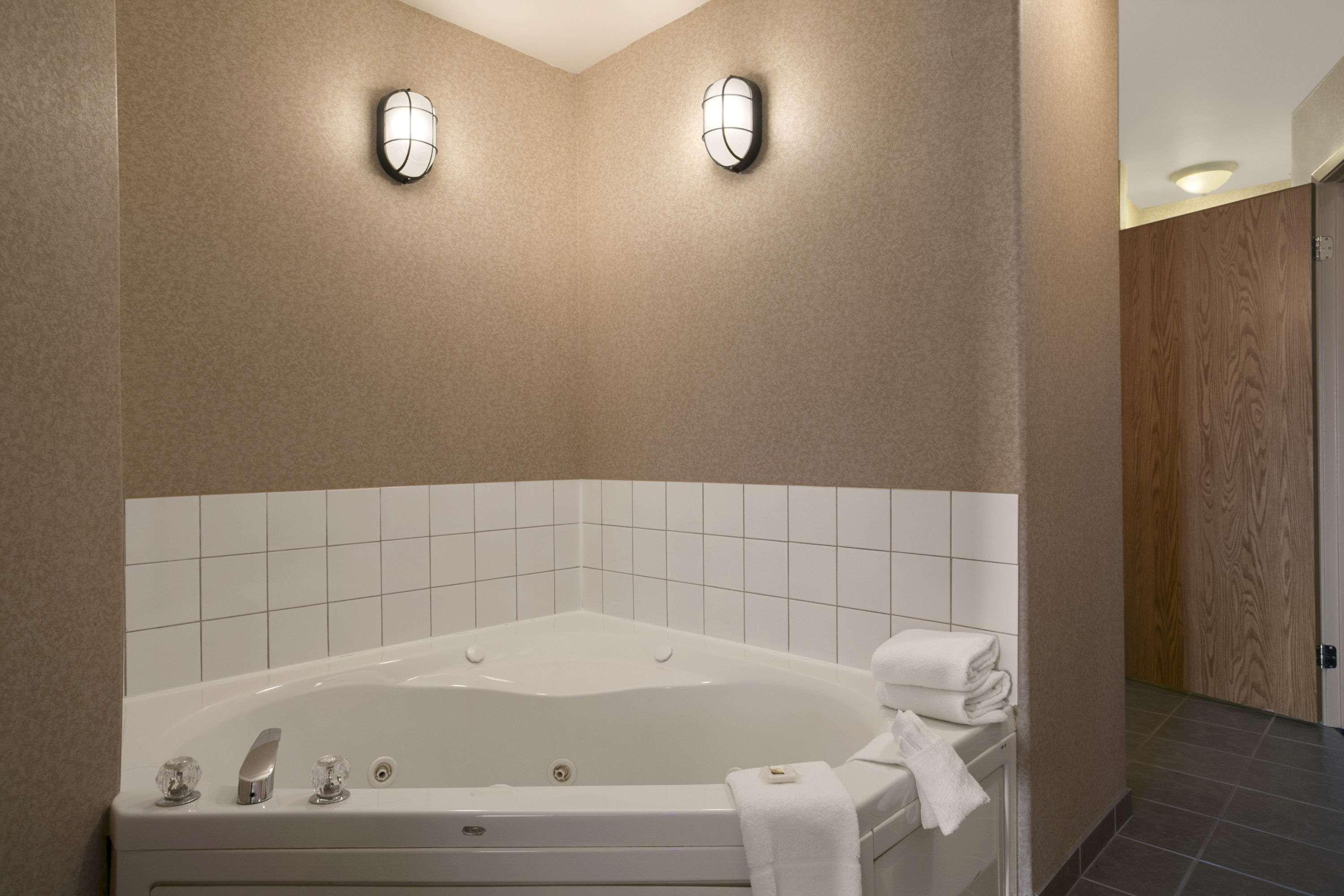 Days Inn By Wyndham Prince Albert Ngoại thất bức ảnh
